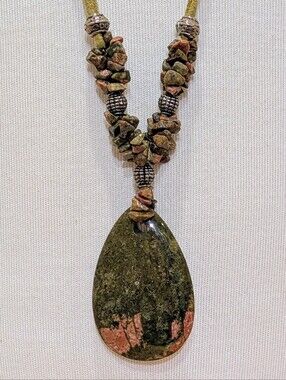 EUC Handmade 30" Unakite Green and Pink Cabochon and Chip Necklace